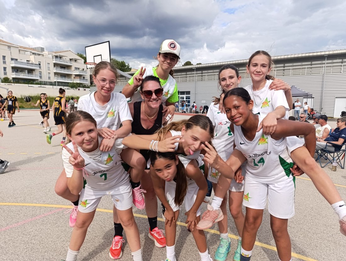 Tournoi de Rousset : les U15F remportent la finale face aux U13F du CVB